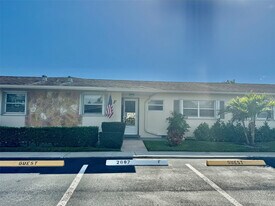 2687 Emory Dr E in West Palm Beach, FL - Building Photo