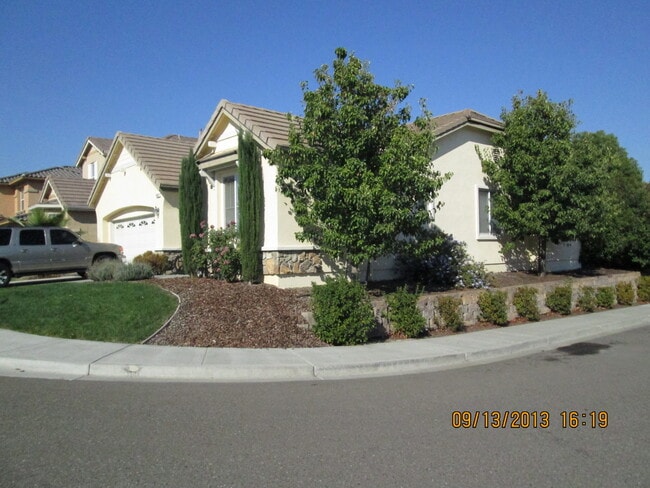 1043 Villaggio Cir in Vacaville, CA - Building Photo - Building Photo