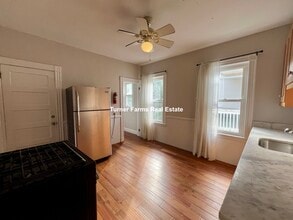 26 Taft St, Unit 2 in Boston, MA - Foto de edificio - Building Photo
