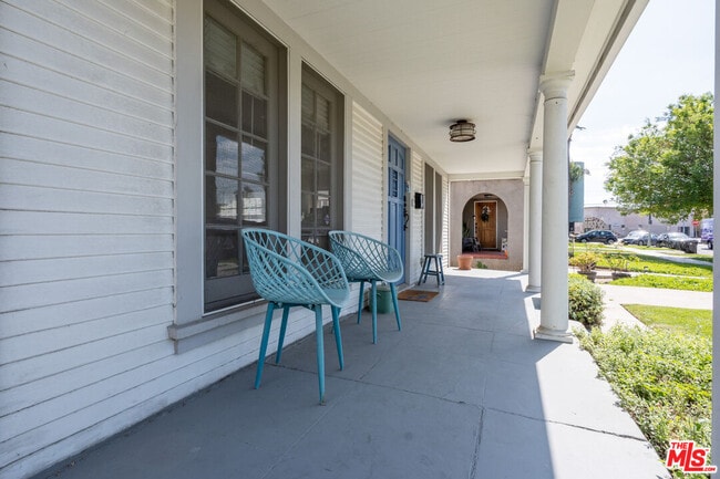 5742 6th Ave in Los Angeles, CA - Building Photo - Building Photo