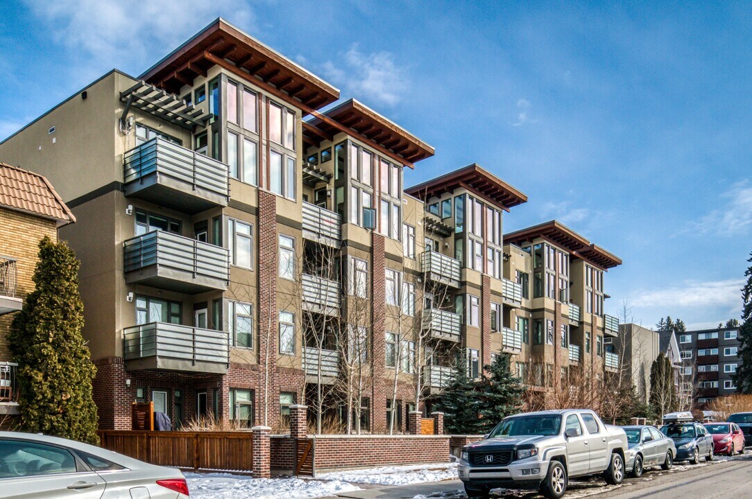 1720-1710 10 St SW in Calgary, AB - Building Photo