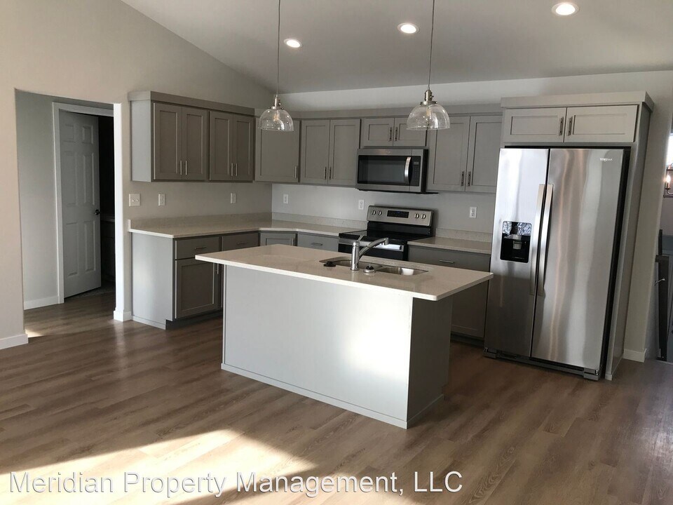305 Toronto Dr Photo