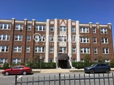 2045 Commonwealth Ave in Boston, MA - Building Photo - Building Photo