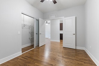 1625 W Howard St in Chicago, IL - Building Photo - Building Photo