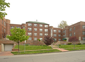 Devonshire Courtyard Apartments in St. Louis, MO - Foto de edificio - Building Photo