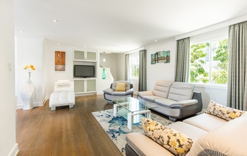 130 San Vicente Blvd in Santa Monica, CA - Building Photo - Building Photo