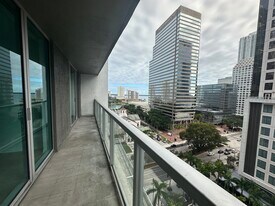 500 Brickell Ave, Unit 1406 in Miami, FL - Building Photo