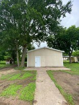 514 Ruddy St in Lockhart, TX - Building Photo