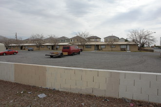 Nellis Apartments in Las Vegas, NV - Building Photo - Building Photo