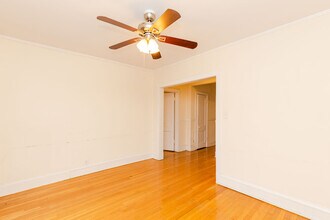 1613 W Berteau Ave, Unit 2 in Chicago, IL - Foto de edificio - Building Photo