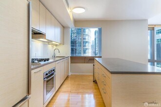 301 Mission St, Unit 24A in San Francisco, CA - Foto de edificio - Building Photo