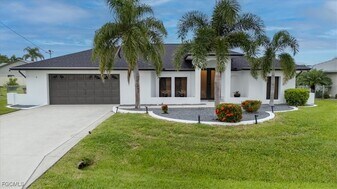 3728 SE 18th Ave in Cape Coral, FL - Building Photo