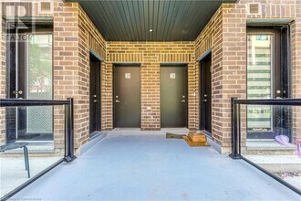 3550 Colonial Dr in Mississauga, ON - Building Photo - Building Photo