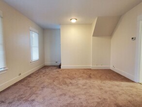 6437 S Puget Sound Ave in Tacoma, WA - Foto de edificio - Building Photo