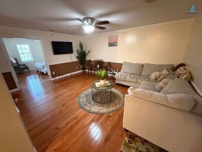 1556 N Main St in Fall River, MA - Building Photo - Building Photo