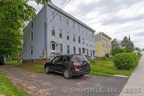 67 Freestone Ave in Portland, CT - Foto de edificio - Building Photo