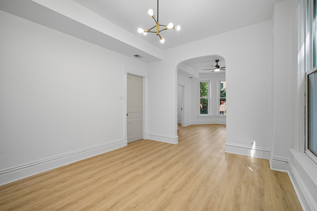2609 W Iowa St, Unit 2 in Chicago, IL - Building Photo