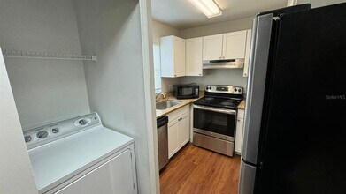 4148 Pershing Pointe Pl, Unit 4 in Orlando, FL - Building Photo - Building Photo