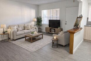 7505 SW 82nd St in Miami, FL - Building Photo