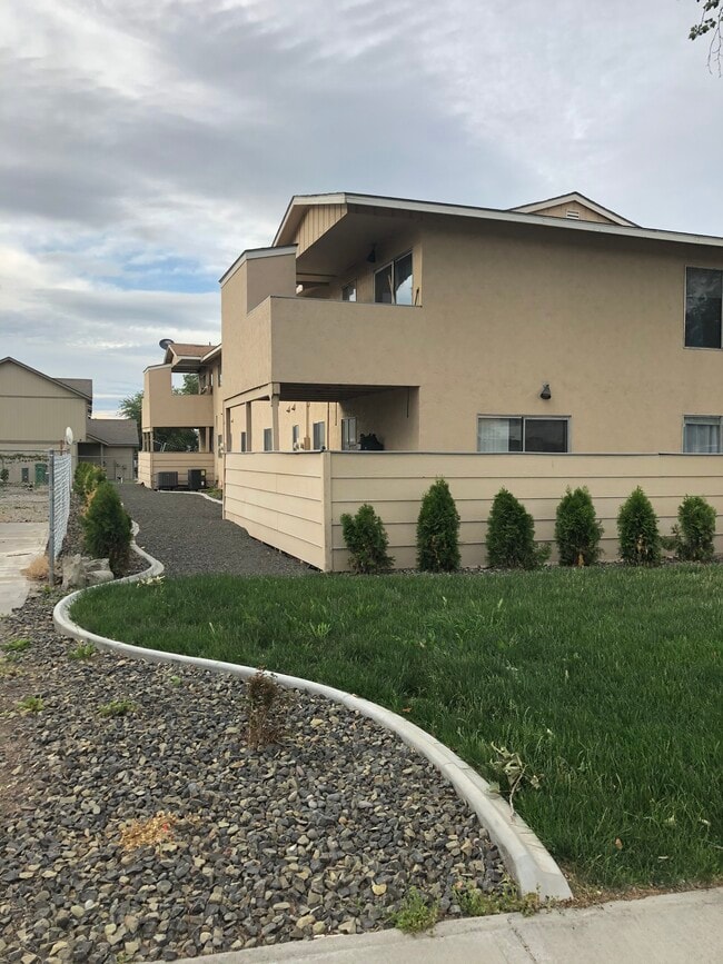 1806 W 21st Ave, Unit A in Kennewick, WA - Building Photo - Building Photo