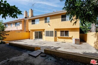 7306 Newcastle Ave in Los Angeles, CA - Building Photo - Building Photo