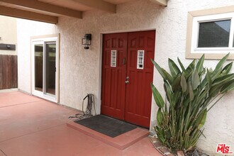 7711 W 82nd St in Los Angeles, CA - Building Photo - Building Photo