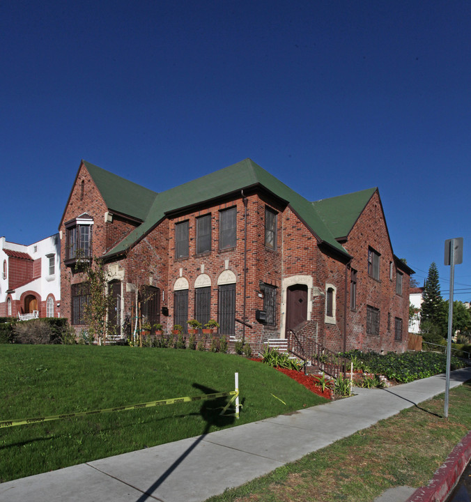 5031 Franklin Ave in Los Angeles, CA - Building Photo