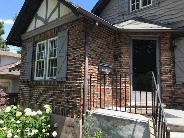 OLD NORTH * Walk to St Joes / UH / UWO * 3 Bdrm * WHOLE House * JUNE 1st in London, ON - Building Photo - Building Photo