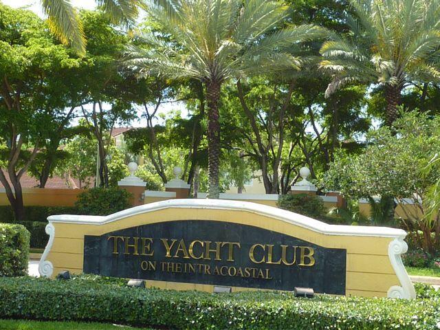 160 Yacht Club Way in Hypoluxo, FL - Building Photo
