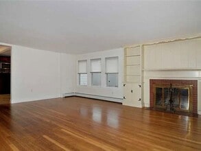 1 Hodsell St in Cranston, RI - Building Photo - Building Photo