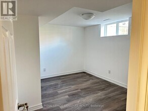 17 Tamarisk Dr in Toronto, ON - Building Photo - Building Photo