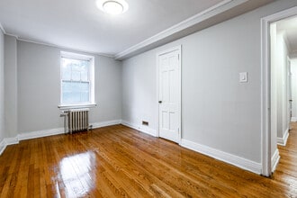 697-701 Eglinton in Toronto, ON - Building Photo - Interior Photo