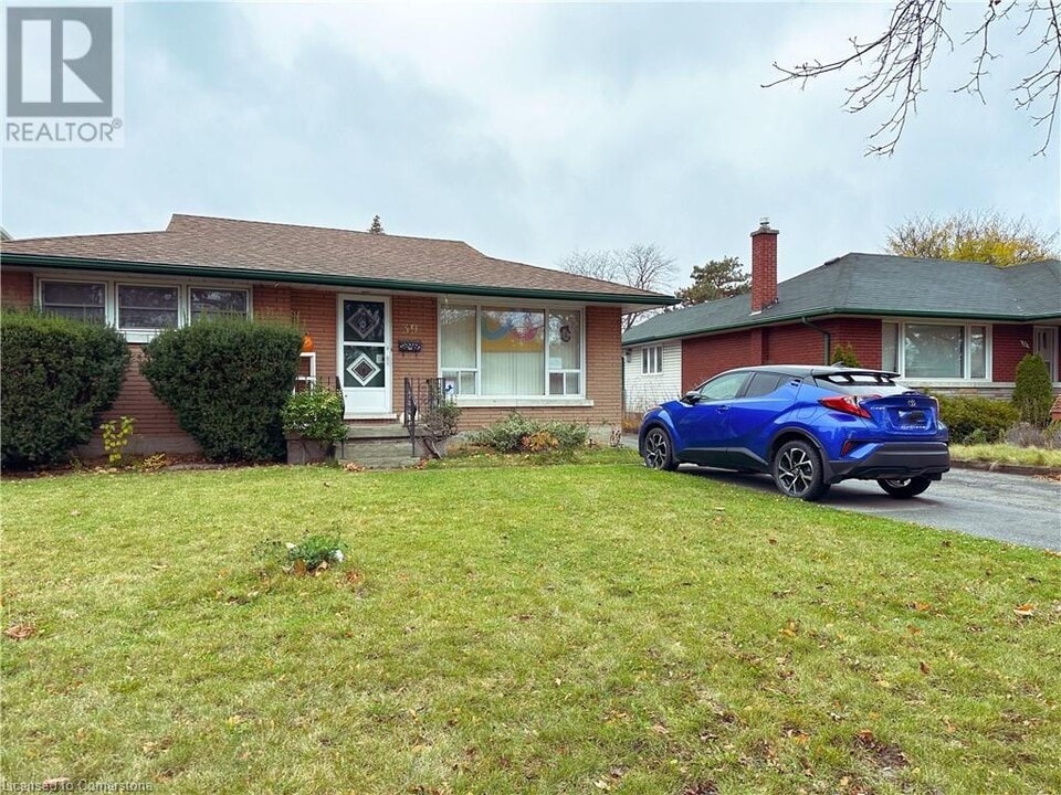 39 Maywood Rd in Kitchener, ON - Building Photo