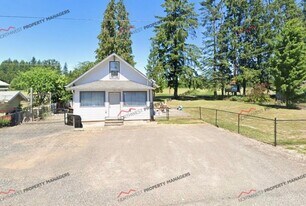 429 Main St in Onalaska, WA - Building Photo