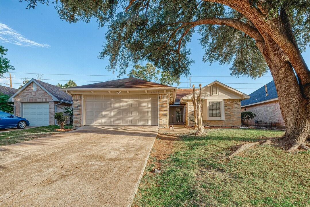 15638 Schumann Ln in Houston, TX - Building Photo