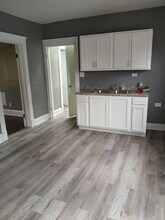 713 E 156th St, Unit 2 in Cleveland, OH - Foto de edificio - Building Photo