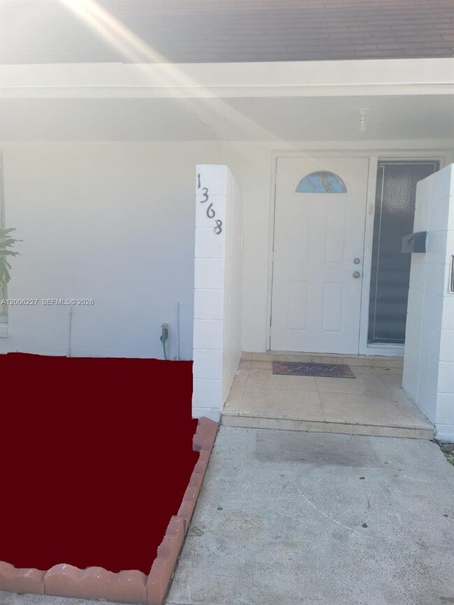 1368 Seaview in North Lauderdale, FL - Building Photo - Building Photo