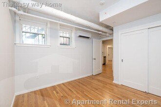 19 Forest St, Unit #B1 in Cambridge, MA - Foto de edificio - Building Photo