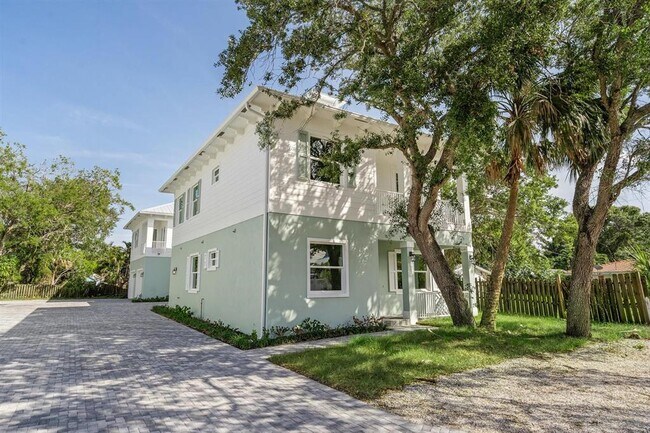 property at 667 SW Cleveland Ave