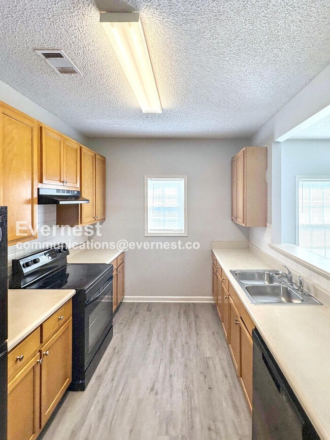 8622 Thomas Rd in Riverdale, GA - Building Photo - Building Photo