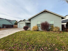 2911 NW 22nd St in Redmond, OR - Building Photo - Building Photo