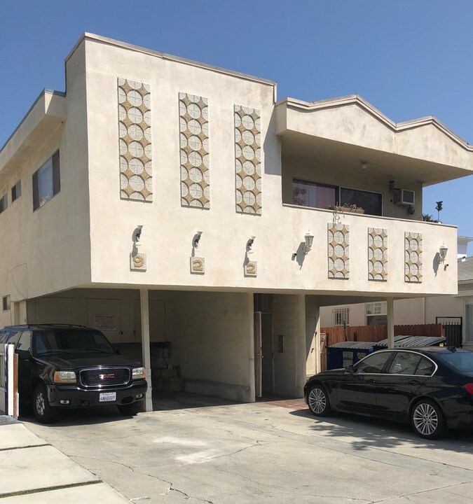 922 S Holt Ave in Los Angeles, CA - Building Photo