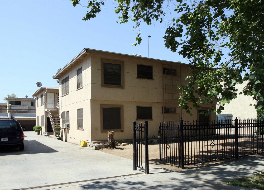 14708-14712 Gilmore St in Van Nuys, CA - Building Photo
