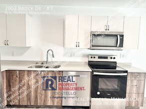 2002 Brock Dr in Pocatello, ID - Building Photo - Building Photo