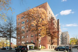 Parkway Towers in Bronx, NY - Building Photo - Building Photo