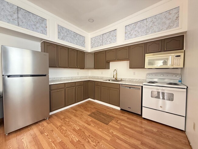 property at 904 South St