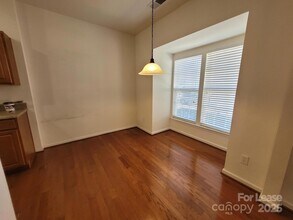 120 N Arcadian Way in Mooresville, NC - Foto de edificio - Building Photo