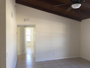 5924 Longbow Ln, Unit 10 in West Palm Beach, FL - Foto de edificio - Building Photo