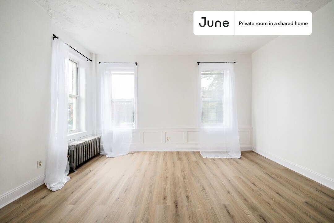 Private bedroom in 4 bed/1 bath Home in Brooklyn, NY - Building Photo