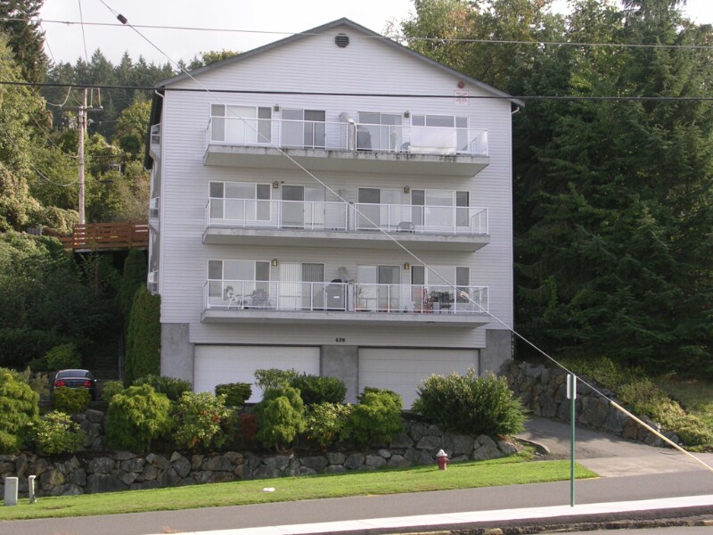 628 N State St in Bellingham, WA - Building Photo